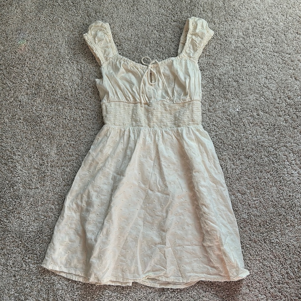 Women’s Old Navy cream dress with bow size xs